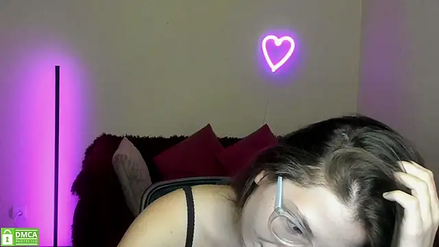 Alicia redfollow online show from 10, 9, 2025