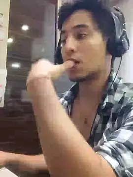 Snapshot of GamerQuinn chatting on 21, 12, 2024 GamerQuinn online show from 21, 12, 2024