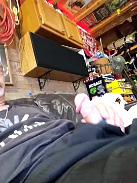 Snapshot of tileguyyy chatting on 12, 9, 2025 tileguyyy online show from 12, 9, 2025