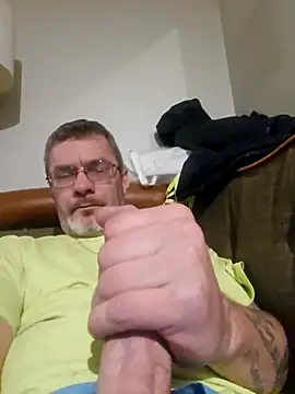 Snapshot of tileguyyy chatting on 22, 3, 2026 tileguyyy online show from 22, 3, 2026