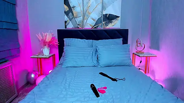 Curvy Dynamite  online show from 14, 3, 2025