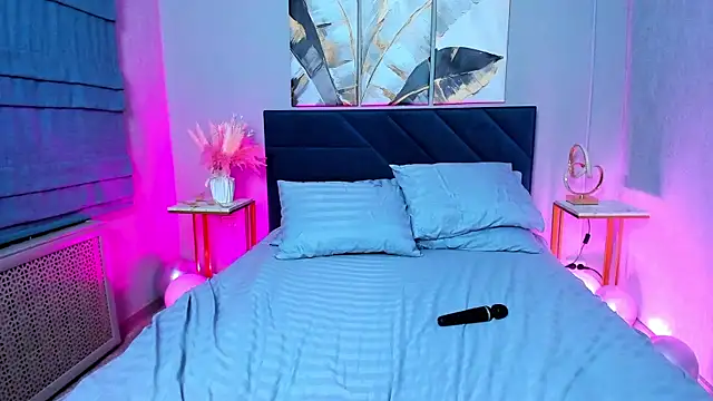 Curvy Dynamite  online show from 18, 3, 2025