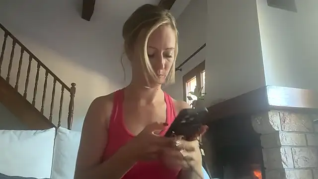 Snapshot of Emmy_frenchie chatting on 25, 11, 2025 Emmy frenchie online show from 25, 11, 2025