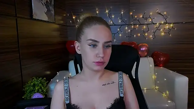 playful sophie online show from 4, 3, 2025