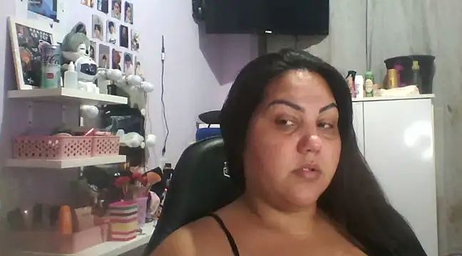 Paolaa hoot online show from 22, 2, 2025