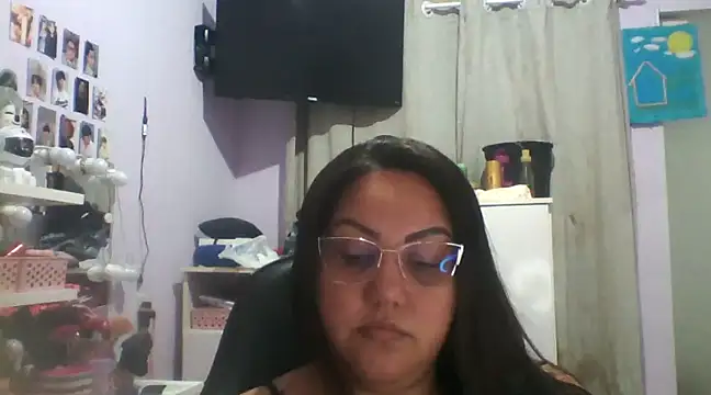 Paolaa hoot online show from 23, 2, 2025