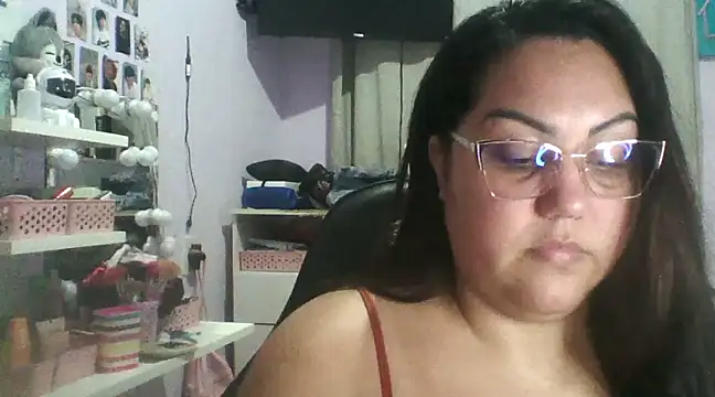 Paolaa hoot online show from 26, 2, 2025