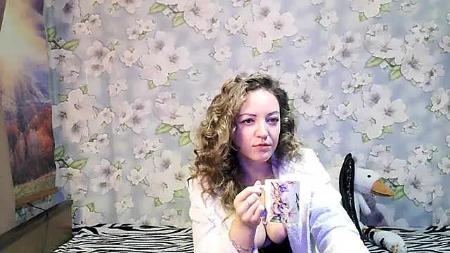 KattyLuuu online show from 18, 10, 2025