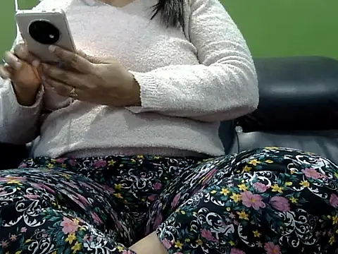 Snapshot of Housewife12 chatting on 29, 1, 2025 Housewife12 online show from 29, 1, 2025