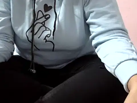 Snapshot of Housewife12 chatting on 5, 2, 2025 Housewife12 online show from 5, 2, 2025