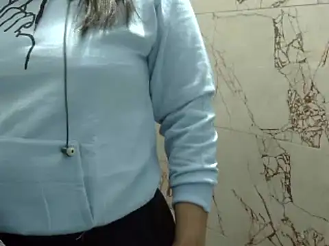 Snapshot of Housewife12 chatting on 5, 2, 2025 Housewife12 online show from 5, 2, 2025