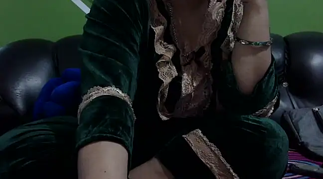 Snapshot of Housewife12 chatting on 8, 2, 2025 Housewife12 online show from 8, 2, 2025