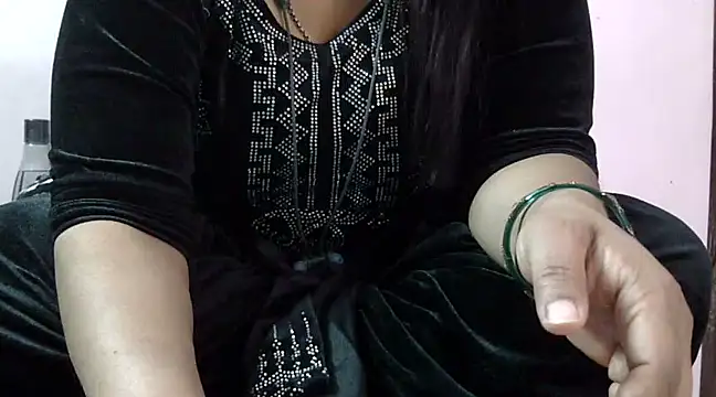 Snapshot of Housewife12 chatting on 15, 2, 2025 Housewife12 online show from 15, 2, 2025