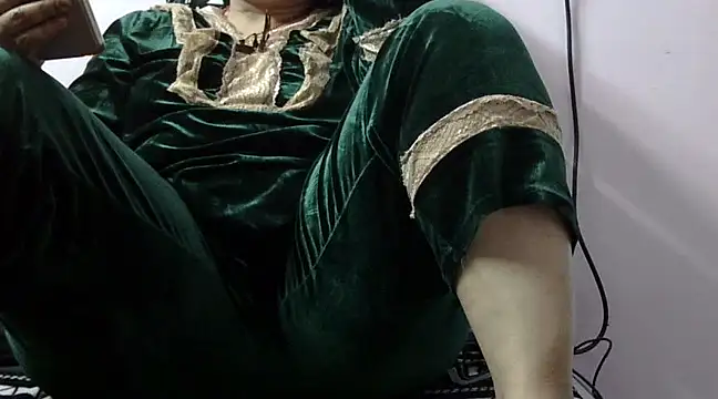 Snapshot of Housewife12 chatting on 28, 2, 2025 Housewife12 online show from 28, 2, 2025