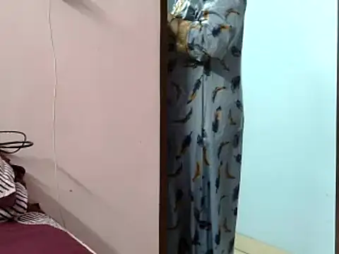 Snapshot of Housewife12 chatting on 7, 3, 2025 Housewife12 online show from 7, 3, 2025