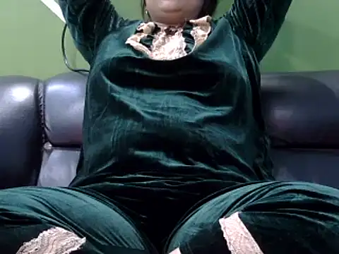 Snapshot of Housewife12 chatting on 13, 3, 2025 Housewife12 online show from 13, 3, 2025