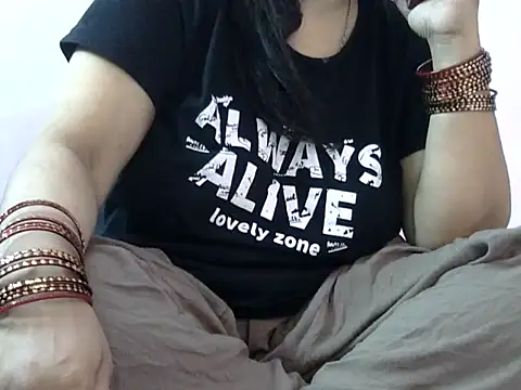 Snapshot of Housewife12 chatting on 25, 9, 2025 Housewife12 online show from 25, 9, 2025