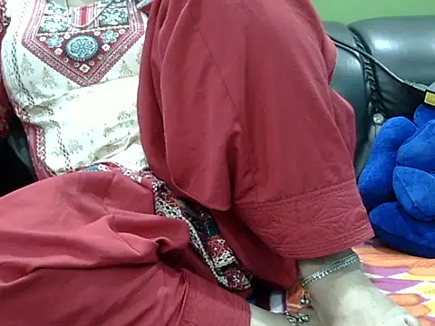 Snapshot of Housewife12 chatting on 8, 10, 2025 Housewife12 online show from 8, 10, 2025