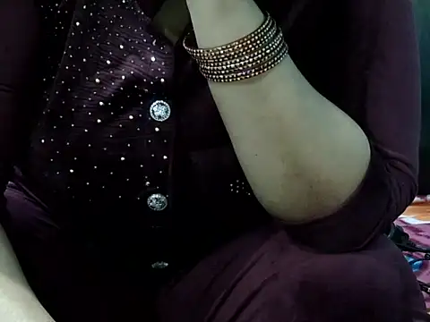 Snapshot of Housewife12 chatting on 15, 12, 2025 Housewife12 online show from 15, 12, 2025