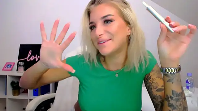 Lia Benini online show from 27, 2, 2025