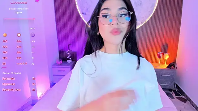 Snapshot of RoseCassie chatting on 5, 6, 2026 RoseCassie online show from 5, 6, 2026