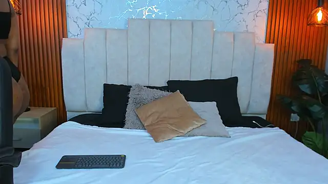 AinaraJimenez online show from 7, 2, 2025