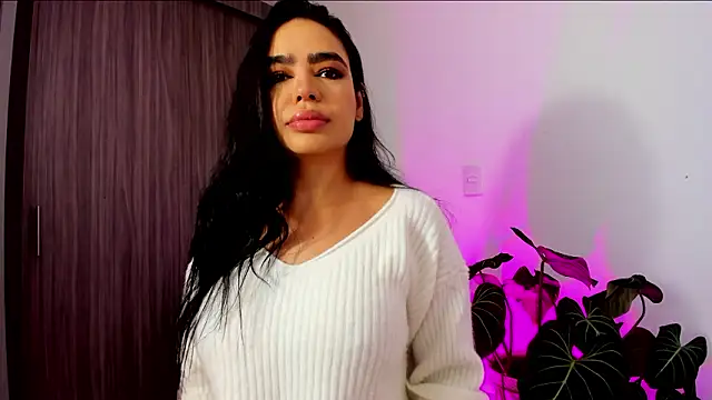 Snapshot of Sara_Leblanc chatting on 3, 2, 2026 Sara Leblanc online show from 3, 2, 2026