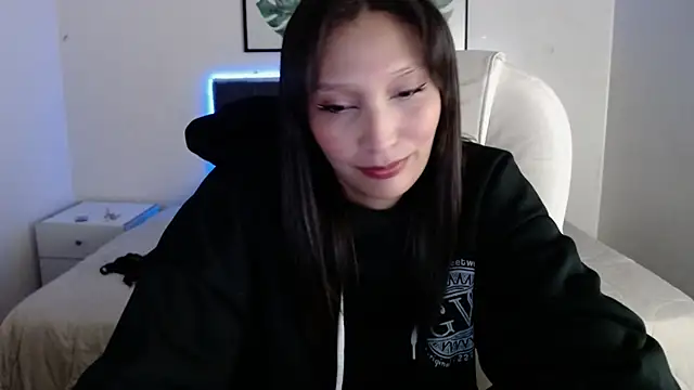 mia collens online show from 18, 12, 2025