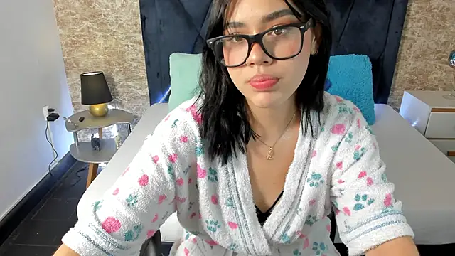 Lily Woodz online show from 13, 3, 2025