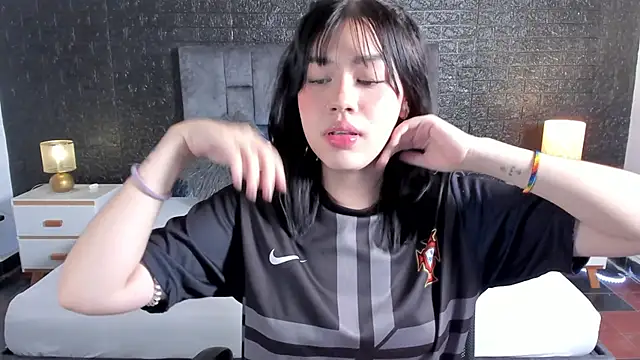 Lily Woodz online show from 18, 3, 2025