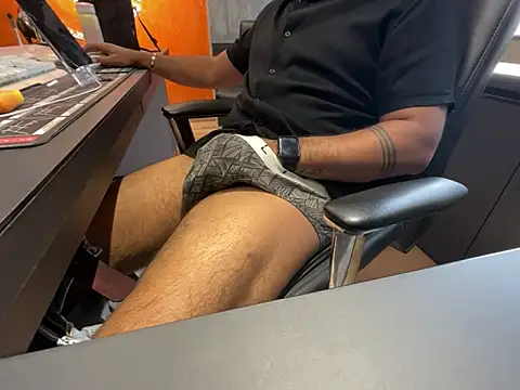 Snapshot of Nil_Talreja chatting on 12, 11, 2025 Nil Talreja online show from 12, 11, 2025