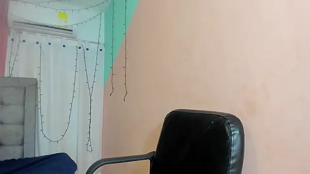 Snapshot of dani-lue chatting on 24, 1, 2025 dani-lue online show from 24, 1, 2025