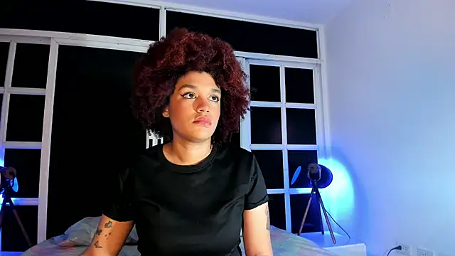 Snapshot of loladupont chatting on 5, 7, 2026 loladupont online show from 5, 7, 2026