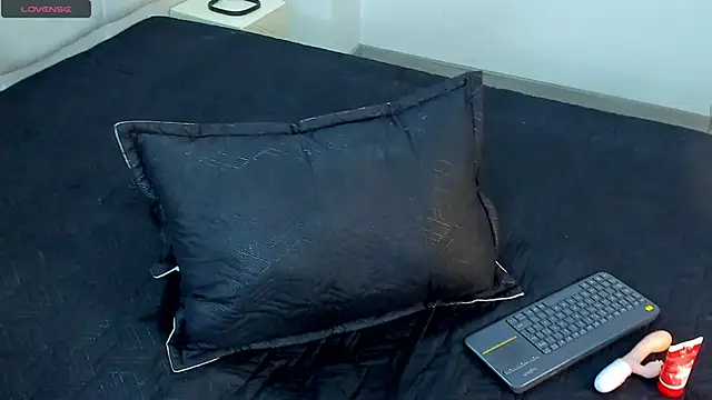 Snapshot of AbrilSonne chatting on 8, 1, 2025 AbrilSonne online show from 8, 1, 2025