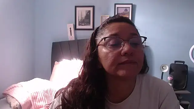 AngelRouss online show from 8, 4, 2026