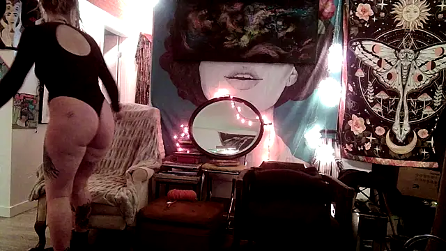 Snapshot of SilverandFox chatting on 8, 1, 2025 SilverandFox online show from 8, 1, 2025