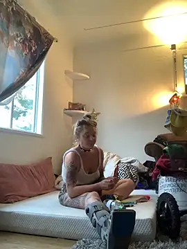 Snapshot of SilverandFox chatting on 18, 10, 2025 SilverandFox online show from 18, 10, 2025