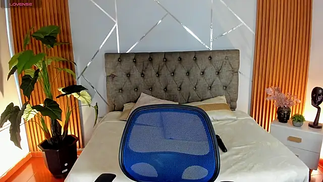 charlottee white online show from 6, 11, 2025