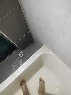 Snapshot of DTuannHallT chatting on 16, 12, 2025 DTuannHallT online show from 16, 12, 2025