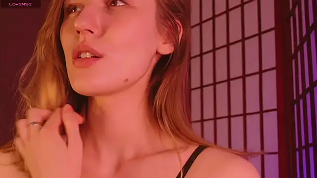 Hina  Derry online show from 25, 12, 2024