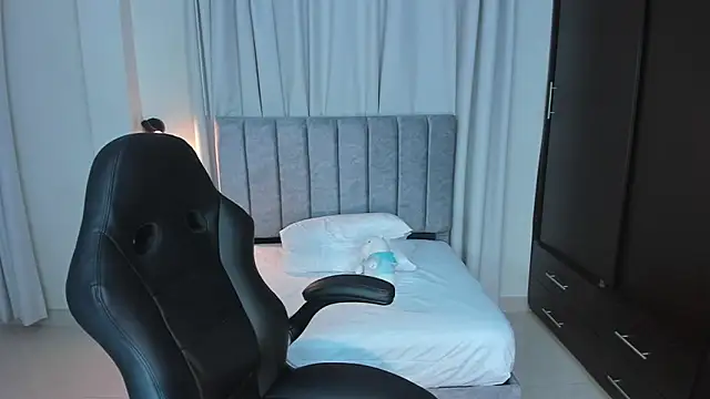 martina roldam online show from 20, 11, 2025