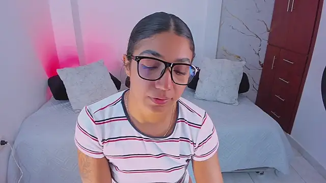 martina roldam online show from 4, 4, 2026