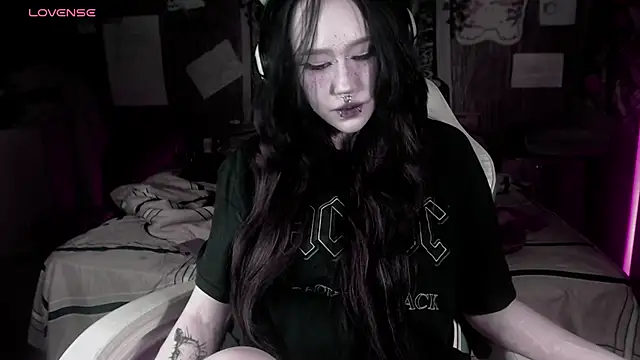 chloe crystall killer online show from 7, 3, 2026