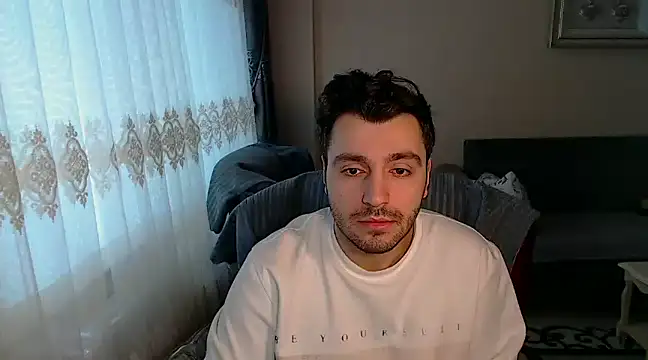 Snapshot of handsomeee04 chatting on 8, 2, 2025 handsomeee04 online show from 8, 2, 2025