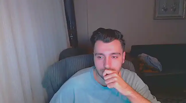 Snapshot of handsomeee04 chatting on 1, 3, 2025 handsomeee04 online show from 1, 3, 2025