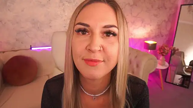 Snapshot of LovelyMollyy chatting on 26, 10, 2025 LovelyMollyy online show from 26, 10, 2025