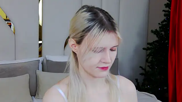 Snapshot of NellieLoyns chatting on 16, 12, 2025 NellieLoyns online show from 16, 12, 2025