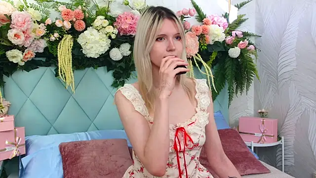 Snapshot of NellieLoyns chatting on 22, 12, 2025 NellieLoyns online show from 22, 12, 2025