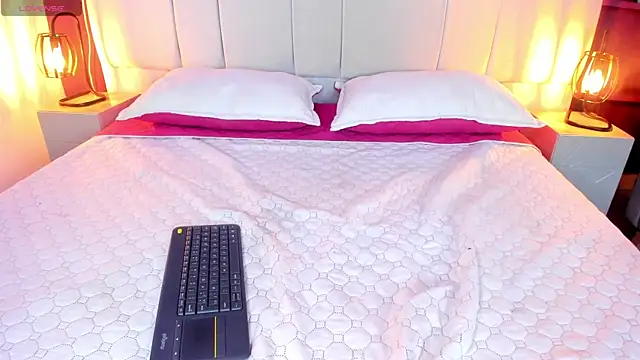 PamelaEvans   online show from 11, 1, 2025