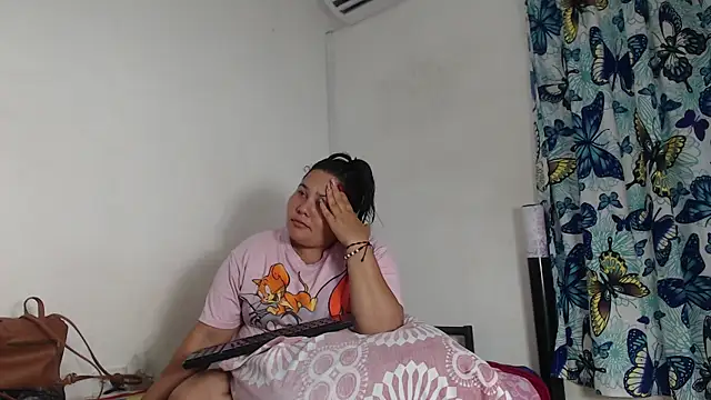 Snapshot of kariragapeass18 chatting on 6, 1, 2025 kariragapeass18 online show from 6, 1, 2025